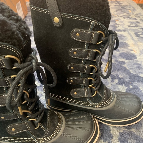 Sorel Joan of Arctic suede shearling waterproof winter boots. Black/stone sz 6.5 - Picture 3 of 12